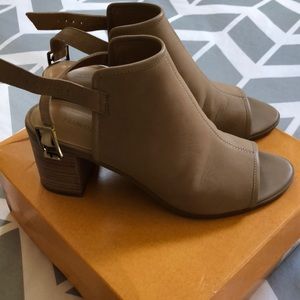 Nude Peep Toe Block heel sandal